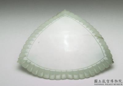 图片[3]-Jade plate with floral rim. India-China Archive